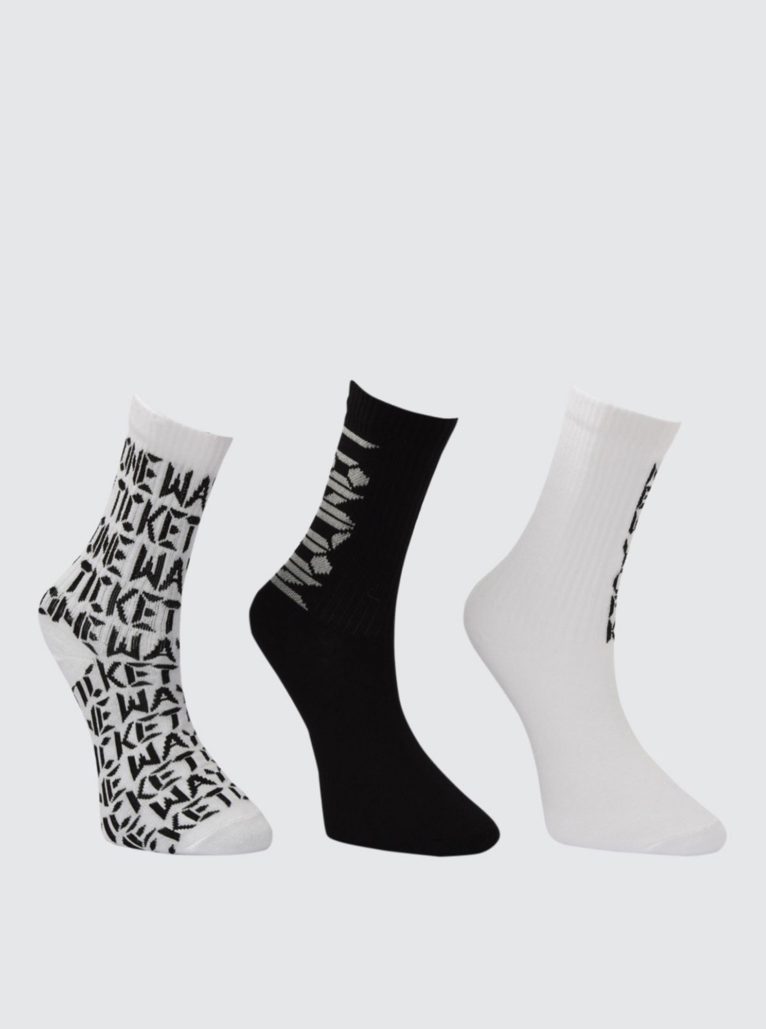 Sada tří párů dámských vzorovaných ponožek v černé a bílé barvě Trendyol