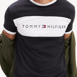 Tommy Hilfiger černé pánské tričko CN SS Tee Logo Flag